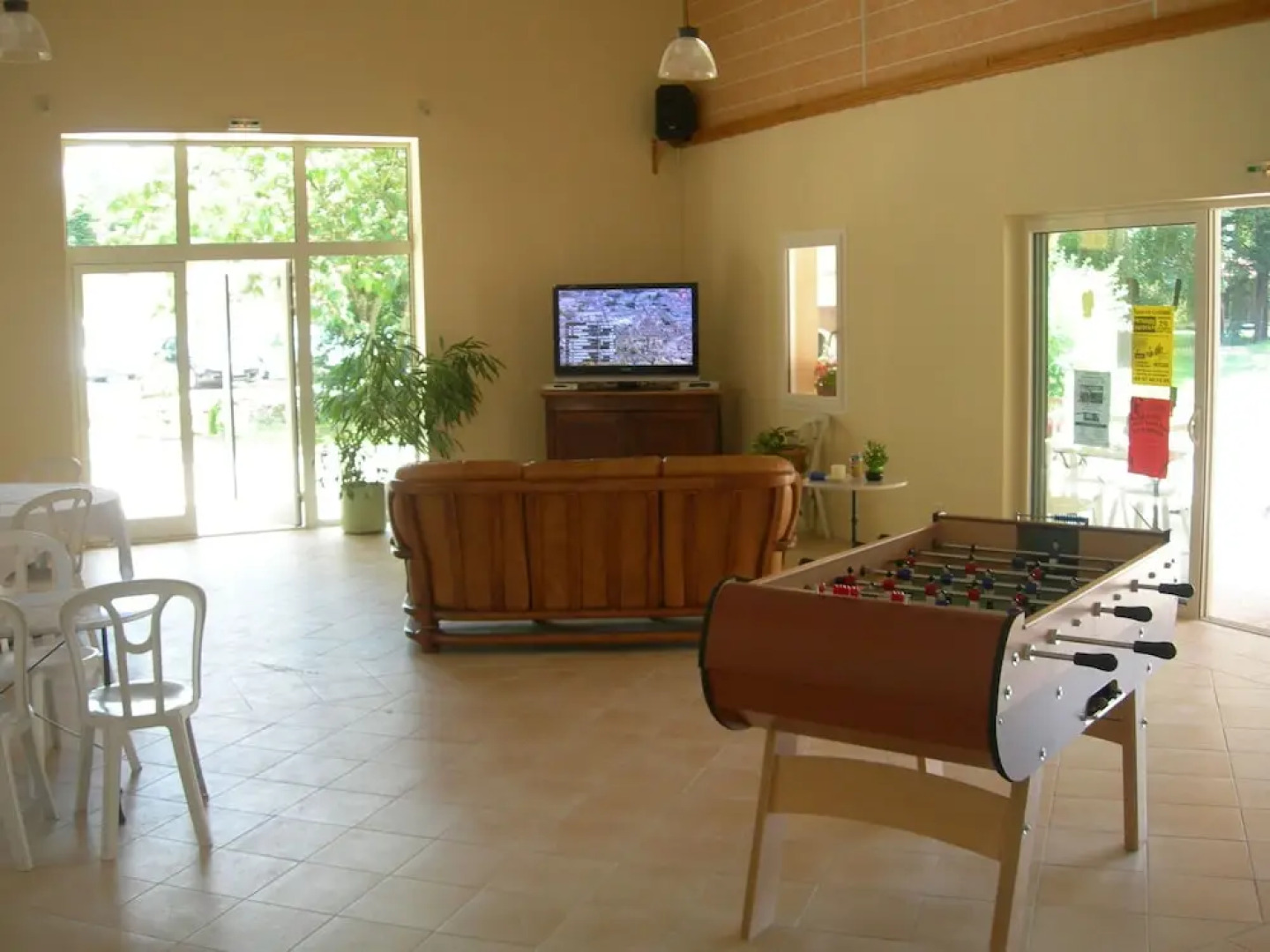 Well-kept Mobile Home Situated Among Vineyards in Dordogne
