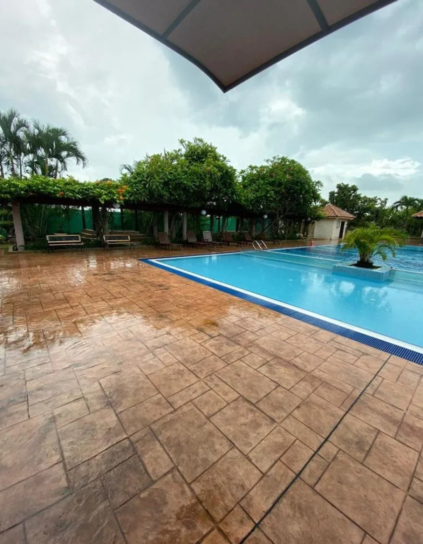 CMK & Private Water Chalet