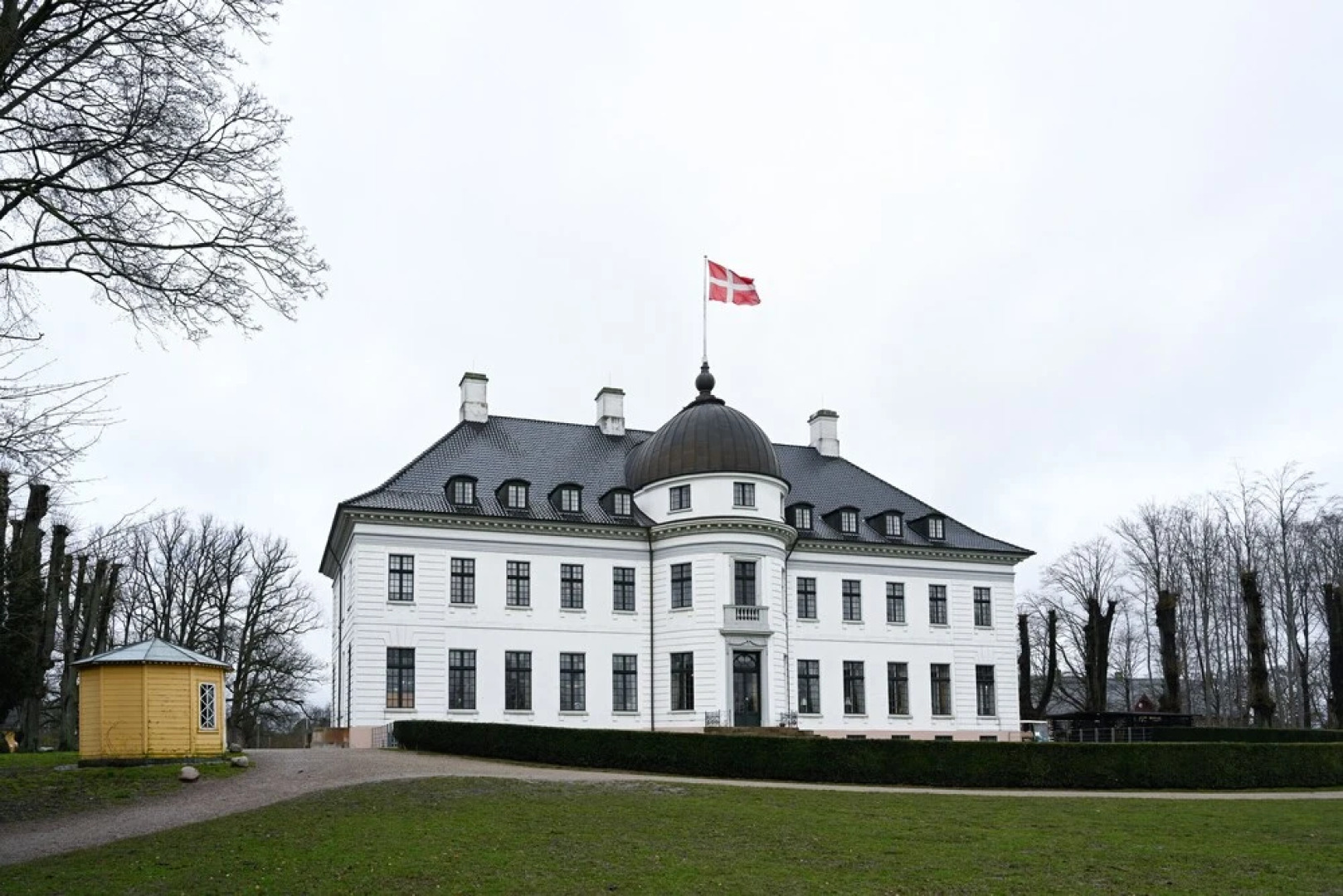 Modern 2-bedroom Apartment in the Family-friendly Suburbs of Copenhagen