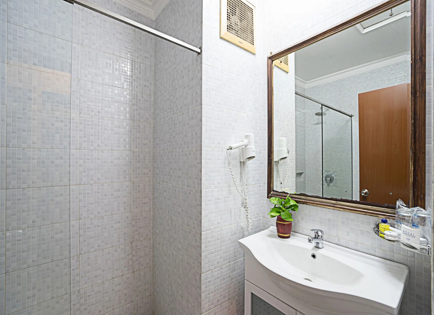 Royal Hotel and Villa Batu