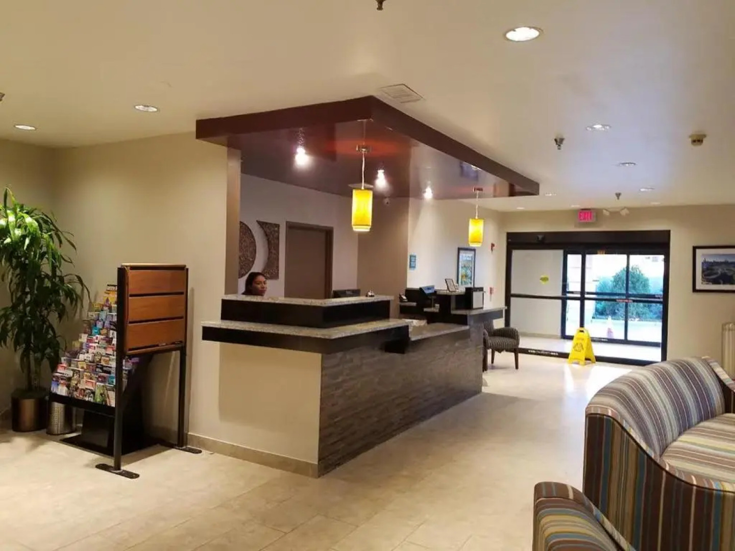 The Armada Inn & Suites Glendale Heights