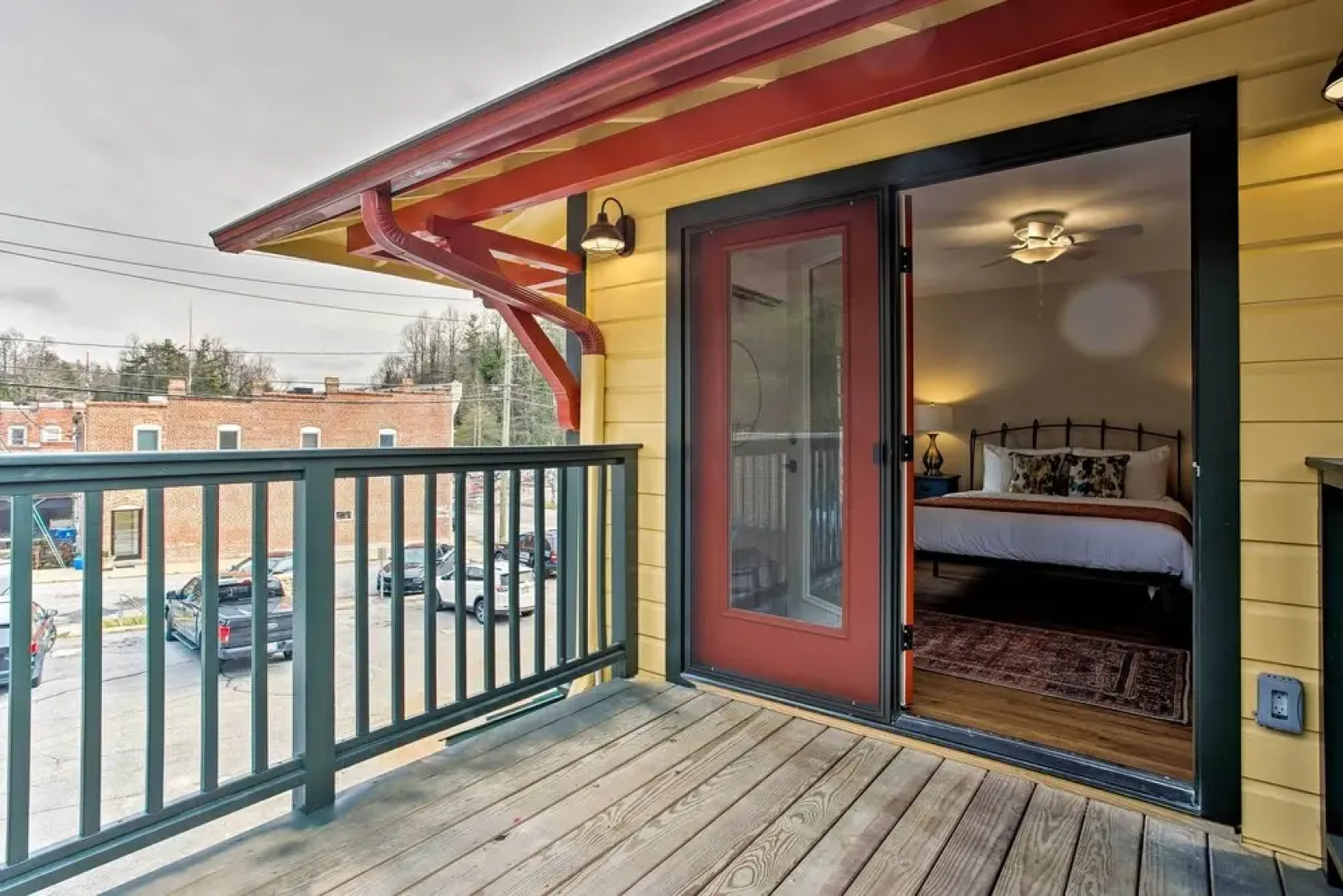 Walk to Dining: Saluda Main Street Retreat!