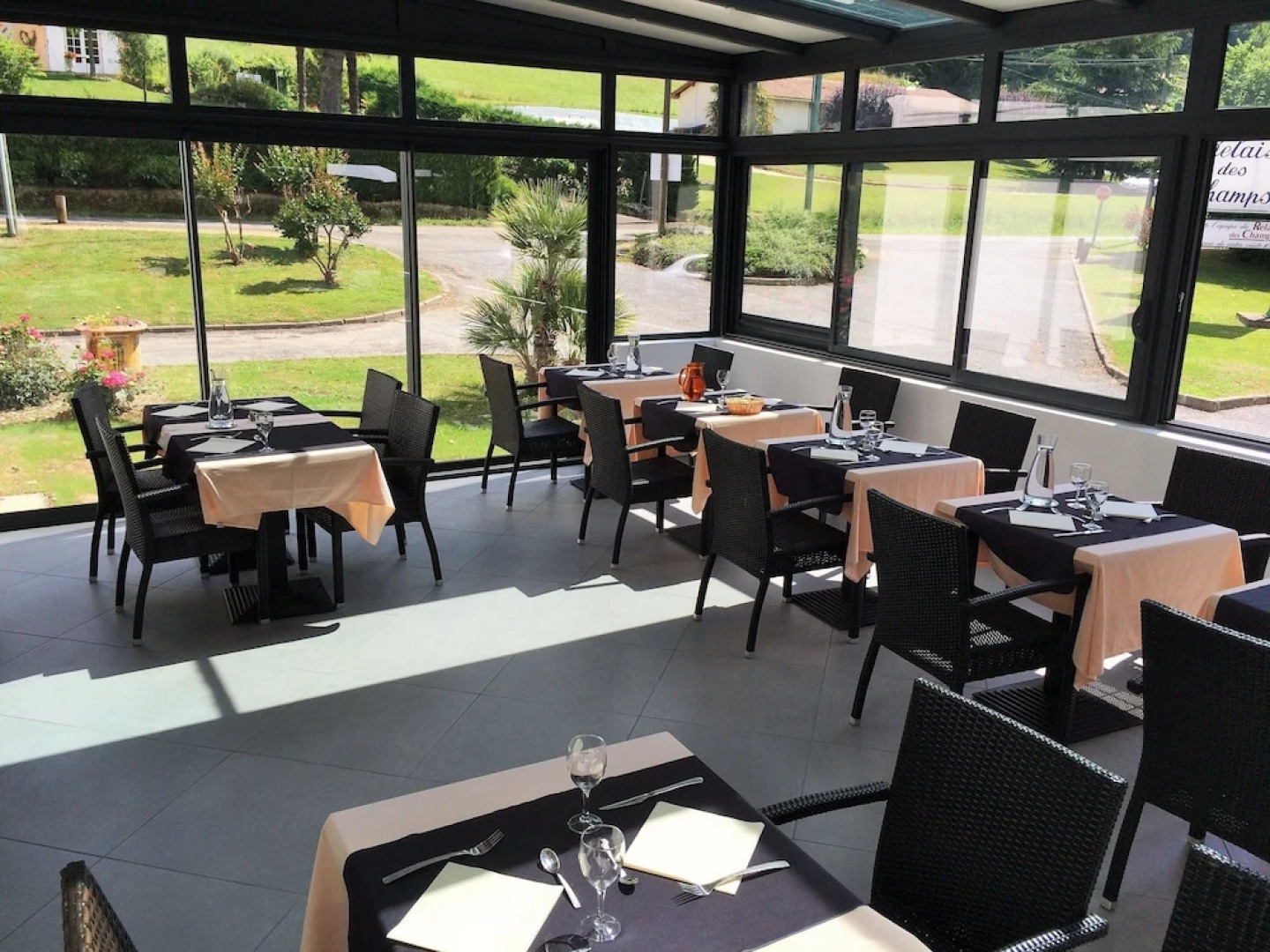 Hôtel Restaurant Relais des Champs