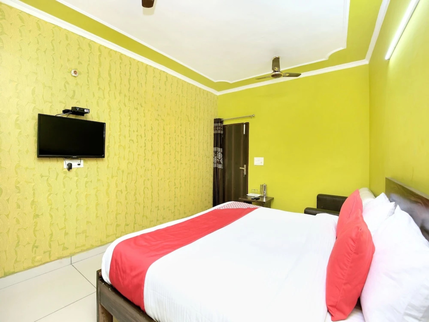OYO 15620 Hotel Dynasty