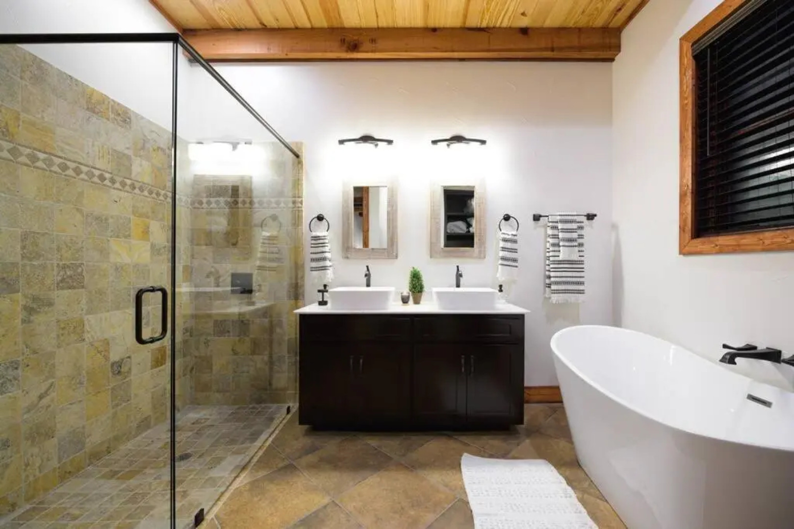 Little Dutch Cabin #3 - 12 min to Magnolia-Baylor