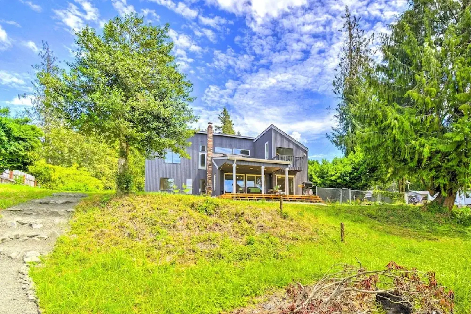 Stunning Hood Canal Getaway w/ Private Deck!