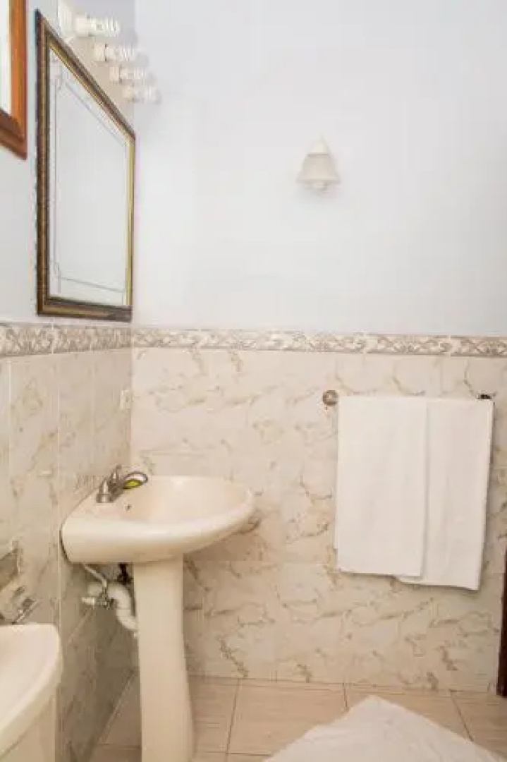 Windjammer International Cuisine & Comfort Inn