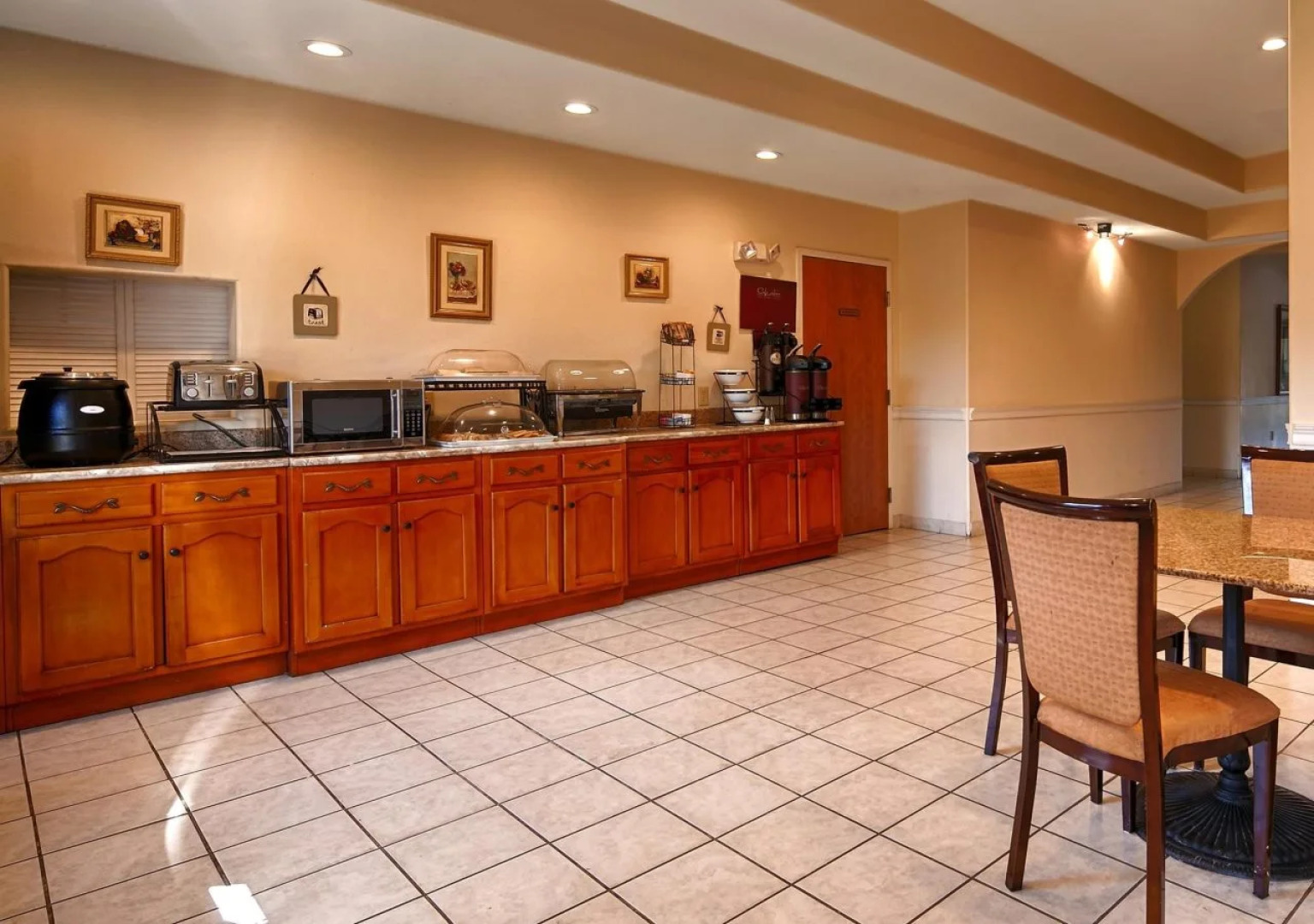 Best Western Plus Bass Hotel & Suites