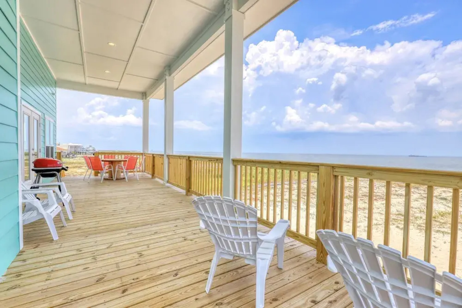 Salty Seahorse - Waterfront! Pet Friendly! Game Room, Pool Table, Beautiful Views - Room For The Whole Family 4 Bedroom Home by RedAwning