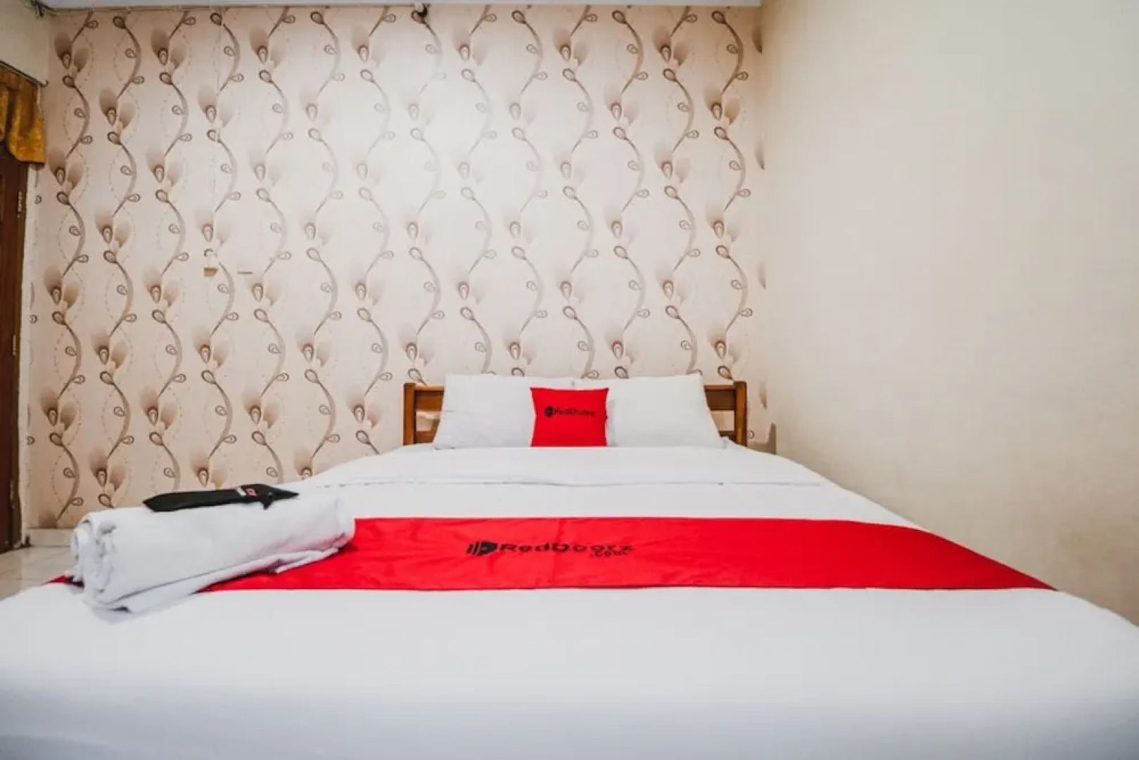 RedDoorz Plus @ Jalan Parangtritis 2