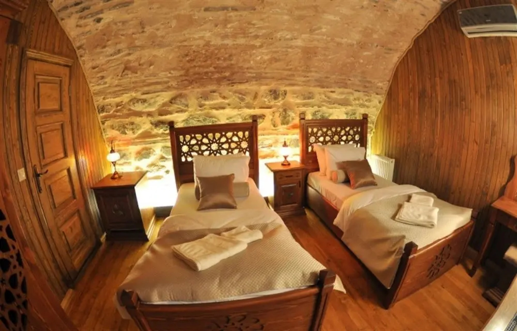 Issız Han Tarihi Butik Otel