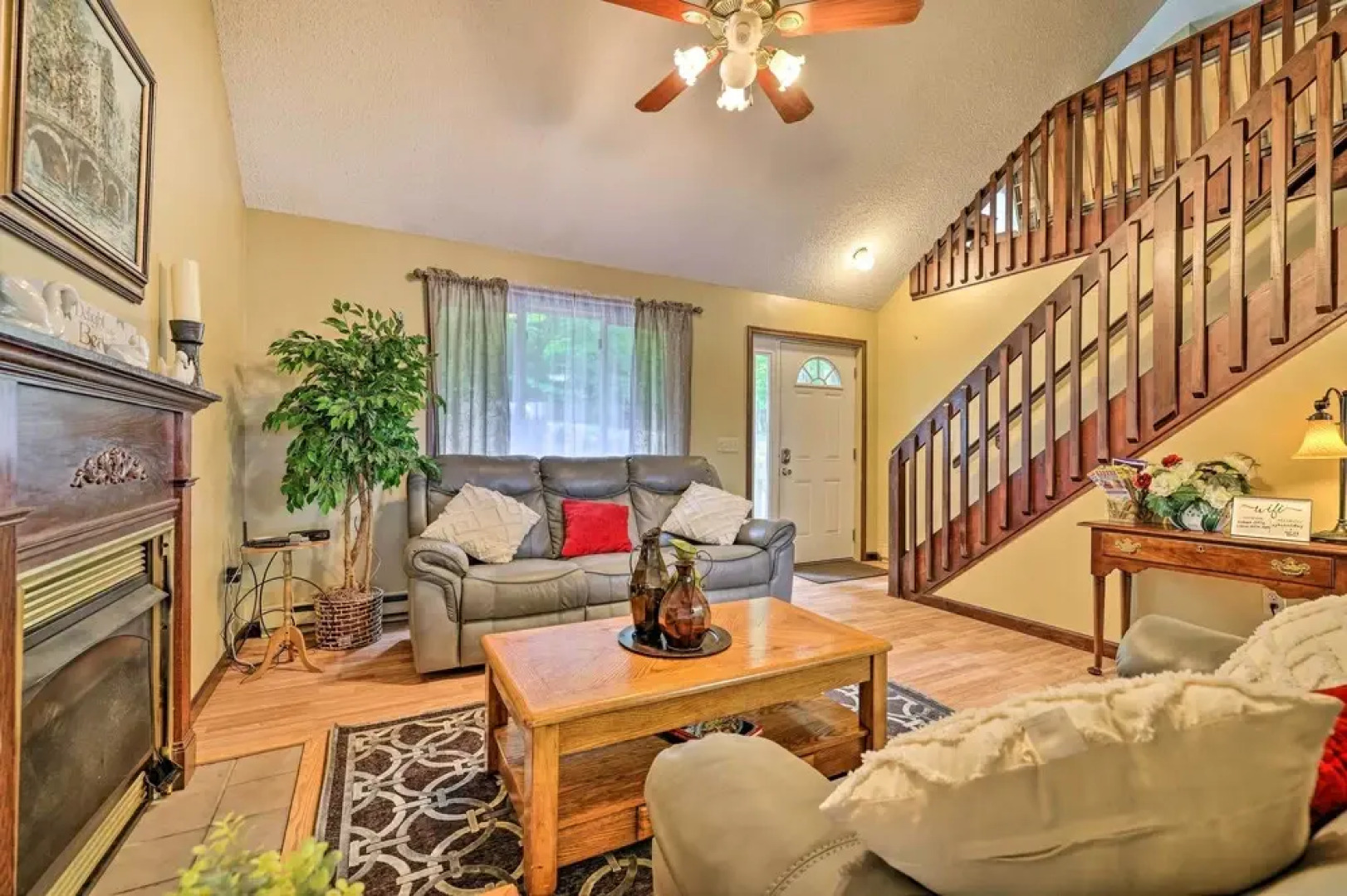 Game Room & Kayaks: Lakefront Poconos Home!