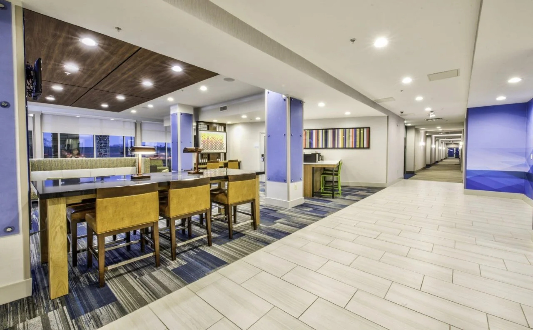 Holiday Inn Express & Suites Dallas NW - Farmers Branch by IHG