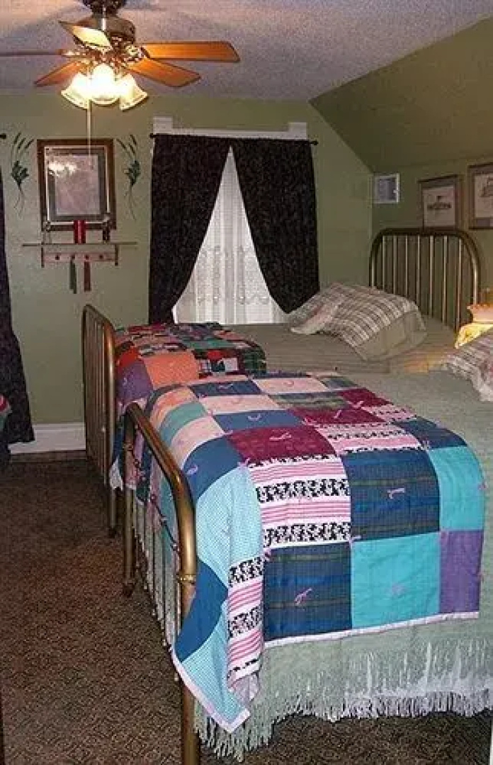 Stauer House B & B