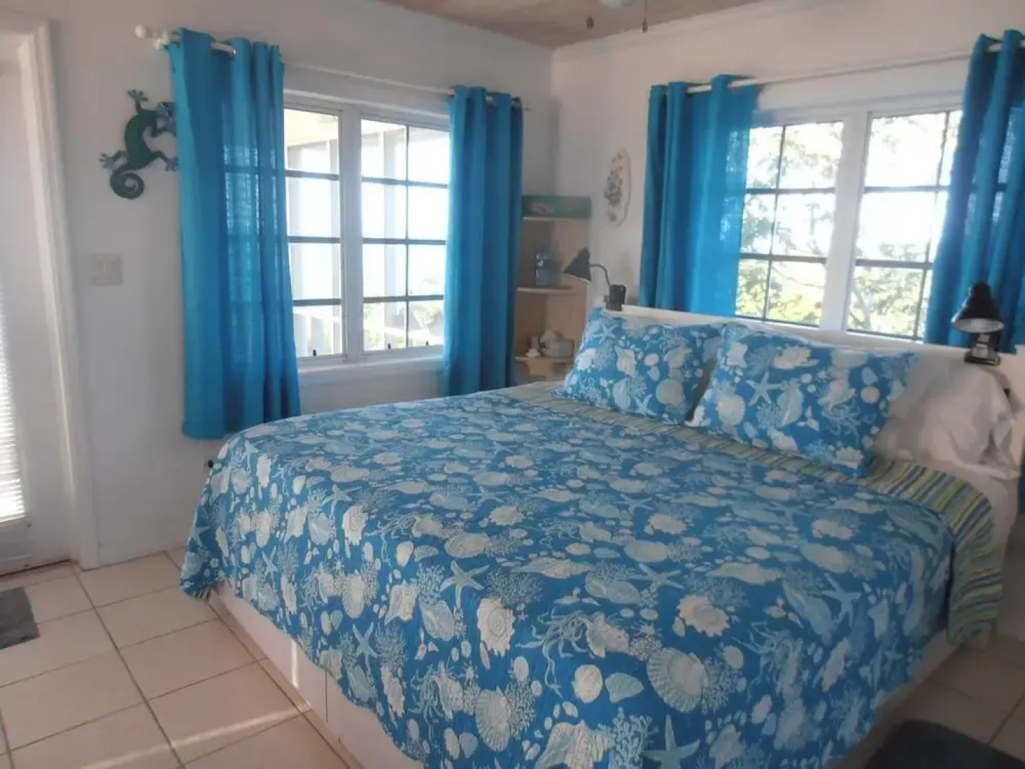 Island Oasis: Luxury Villa With Private Pool And Beach Access