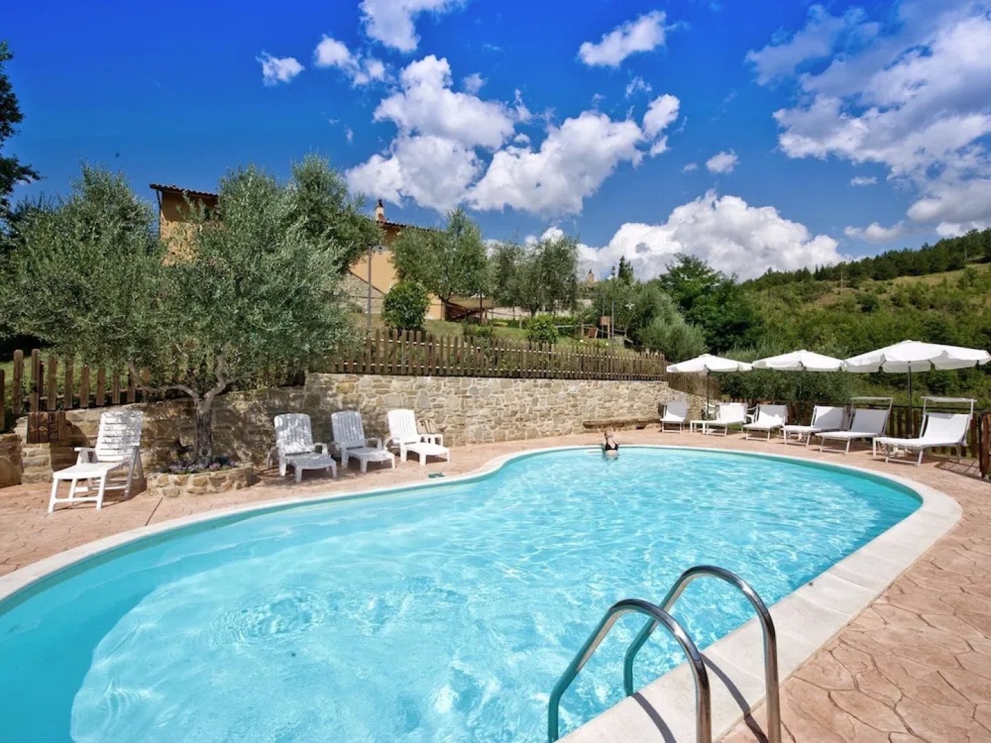 Spacious Farmhouse in Valfabbrica With Pool