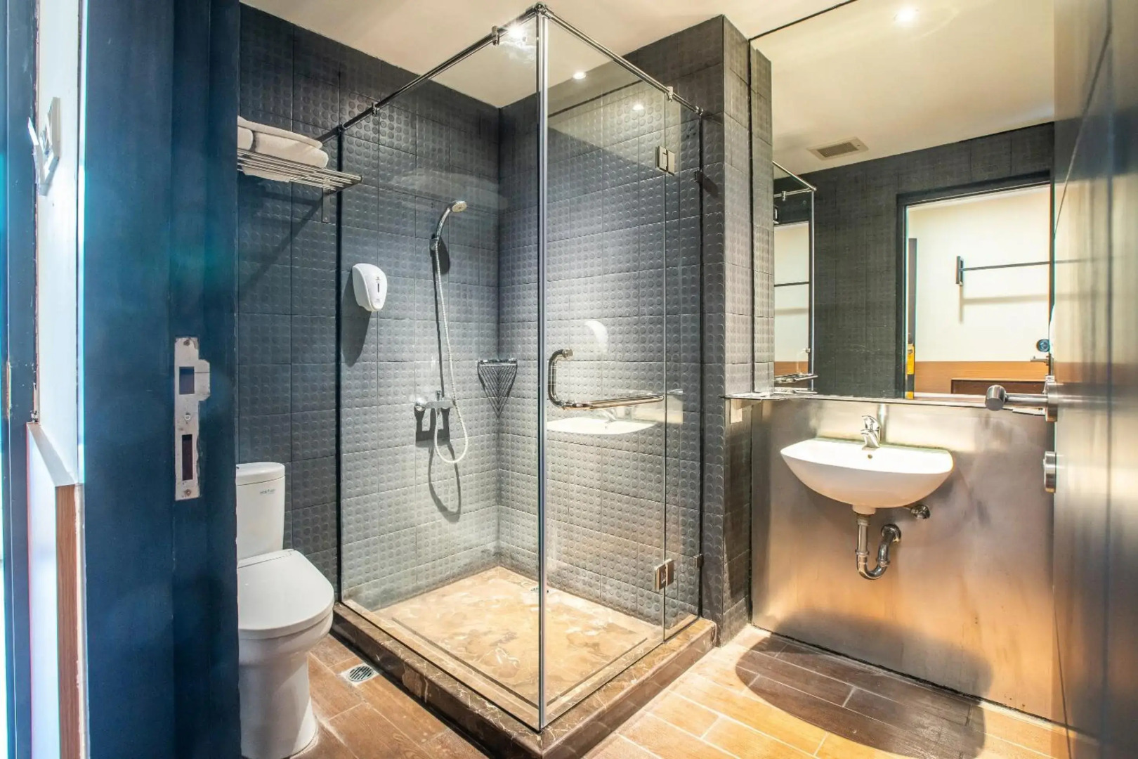 Yellow Bee Tangerang