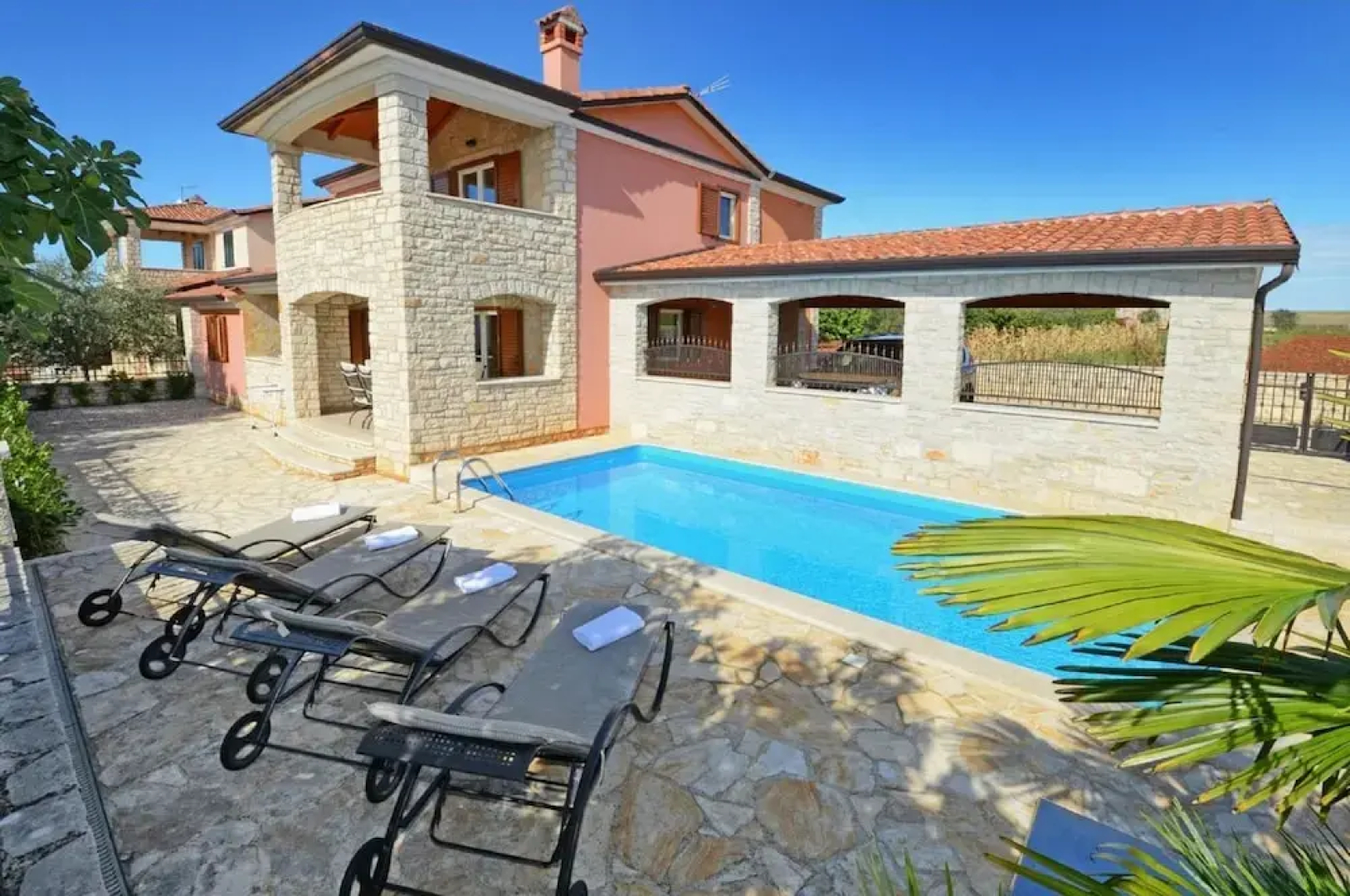 Cozy Holiday Home in Rogovici With Swimming Pool