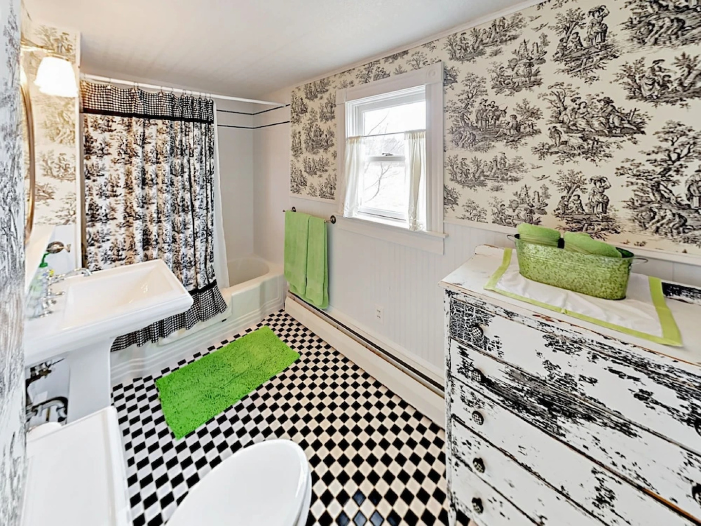 48 Main Street Cottage 4 Bedrooms 2 Bathrooms Cottage