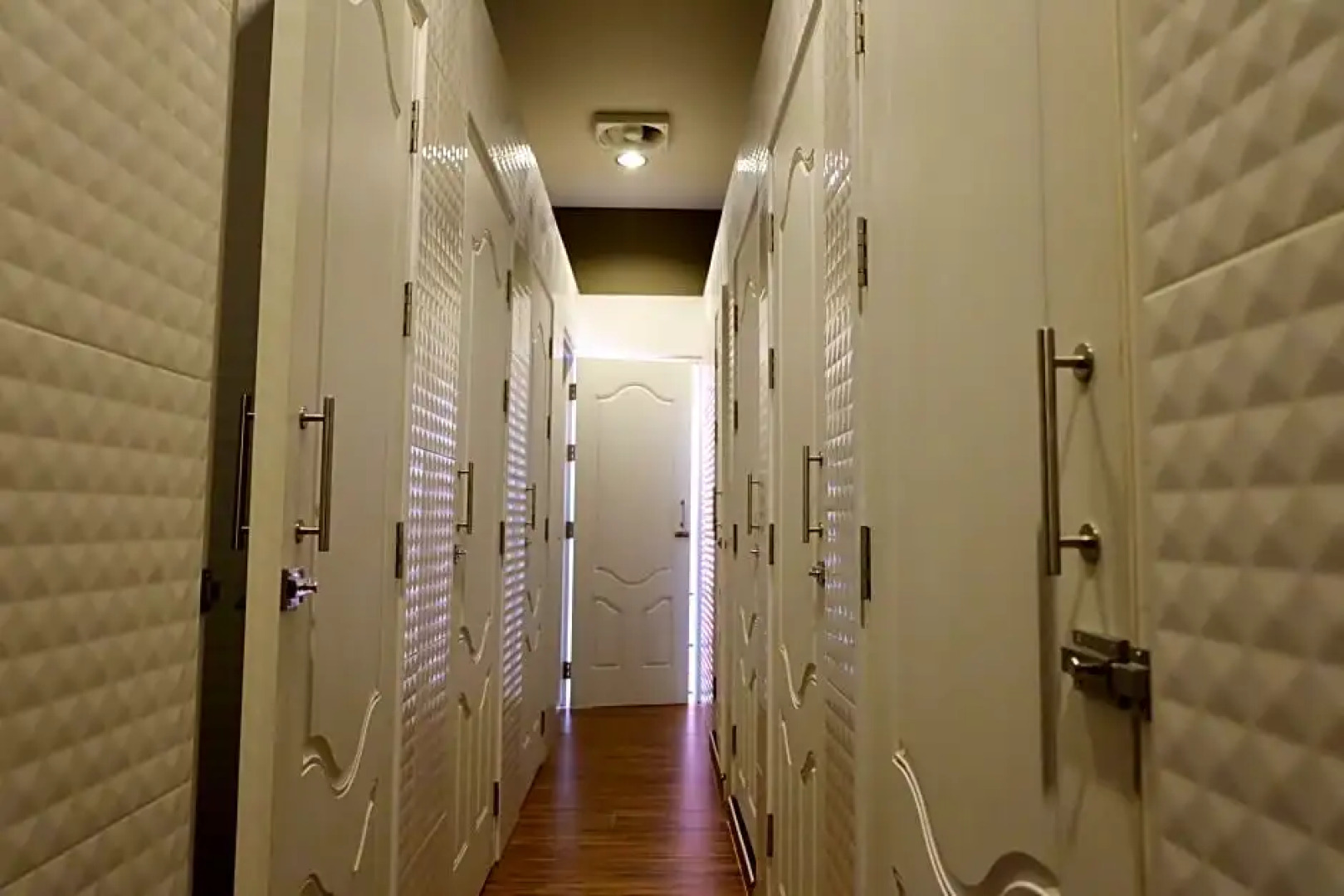 Lipe - Bloom Cafe and Hostel