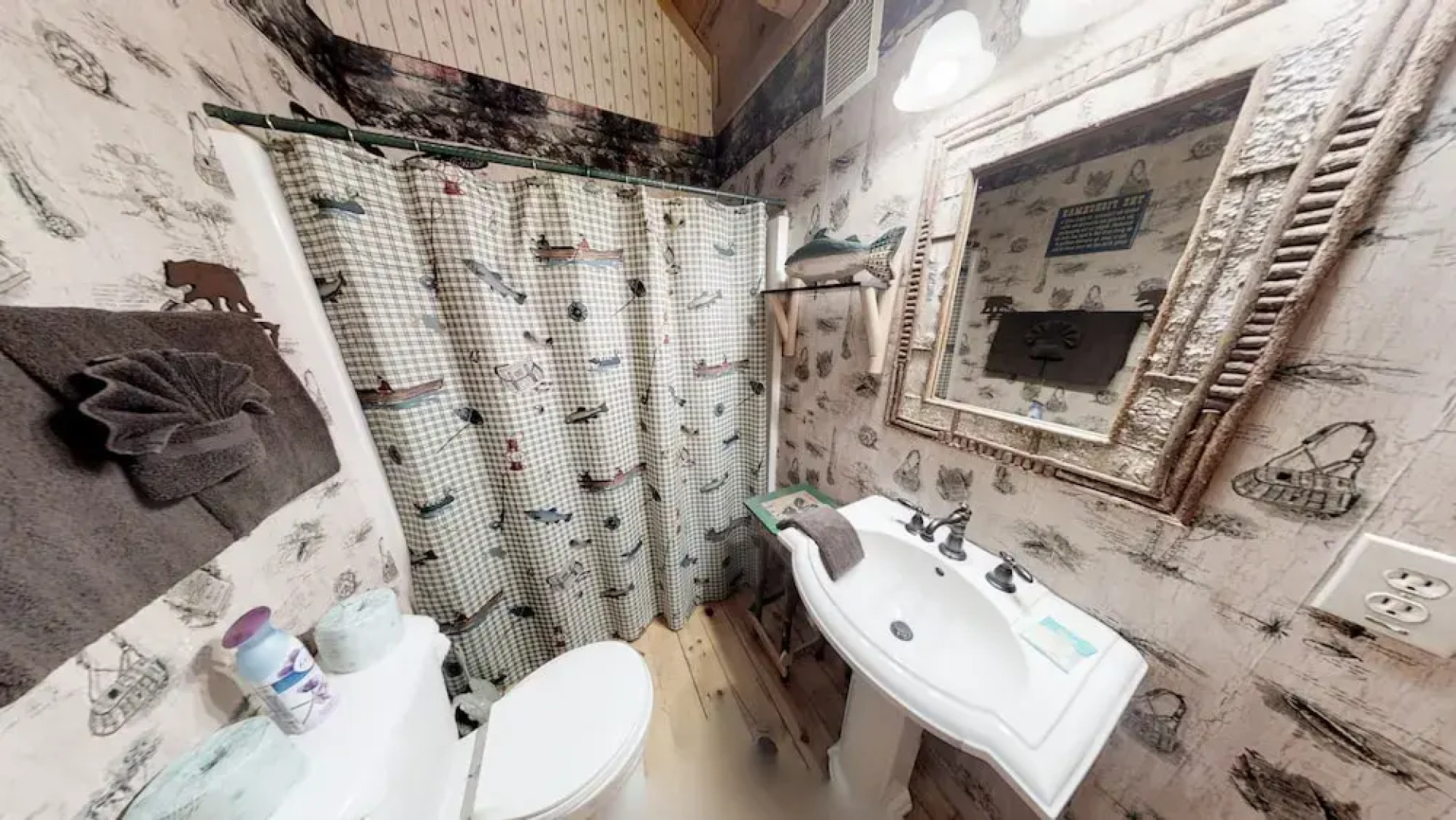 Streamsong Secluded Creek View Cabin with Hot Tub and Pool Table by RedAwning