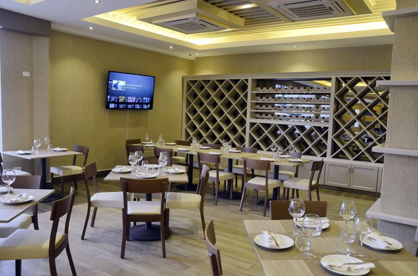 Weston Suites & Hotel