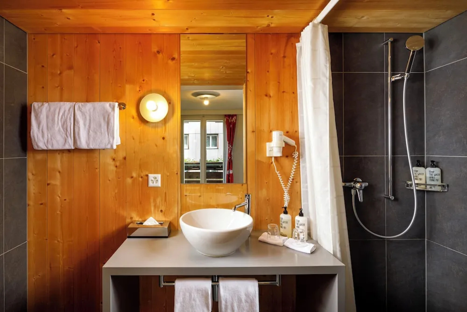 Hirschen Guesthouse - Village Hotel