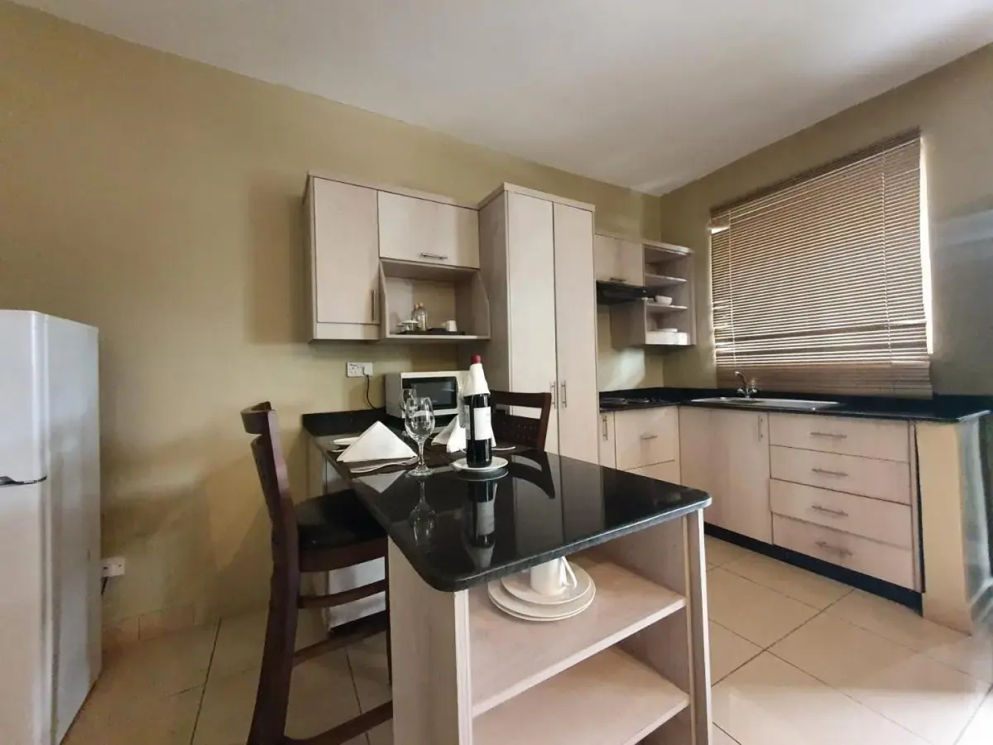 Serendib Suites & Conference Center