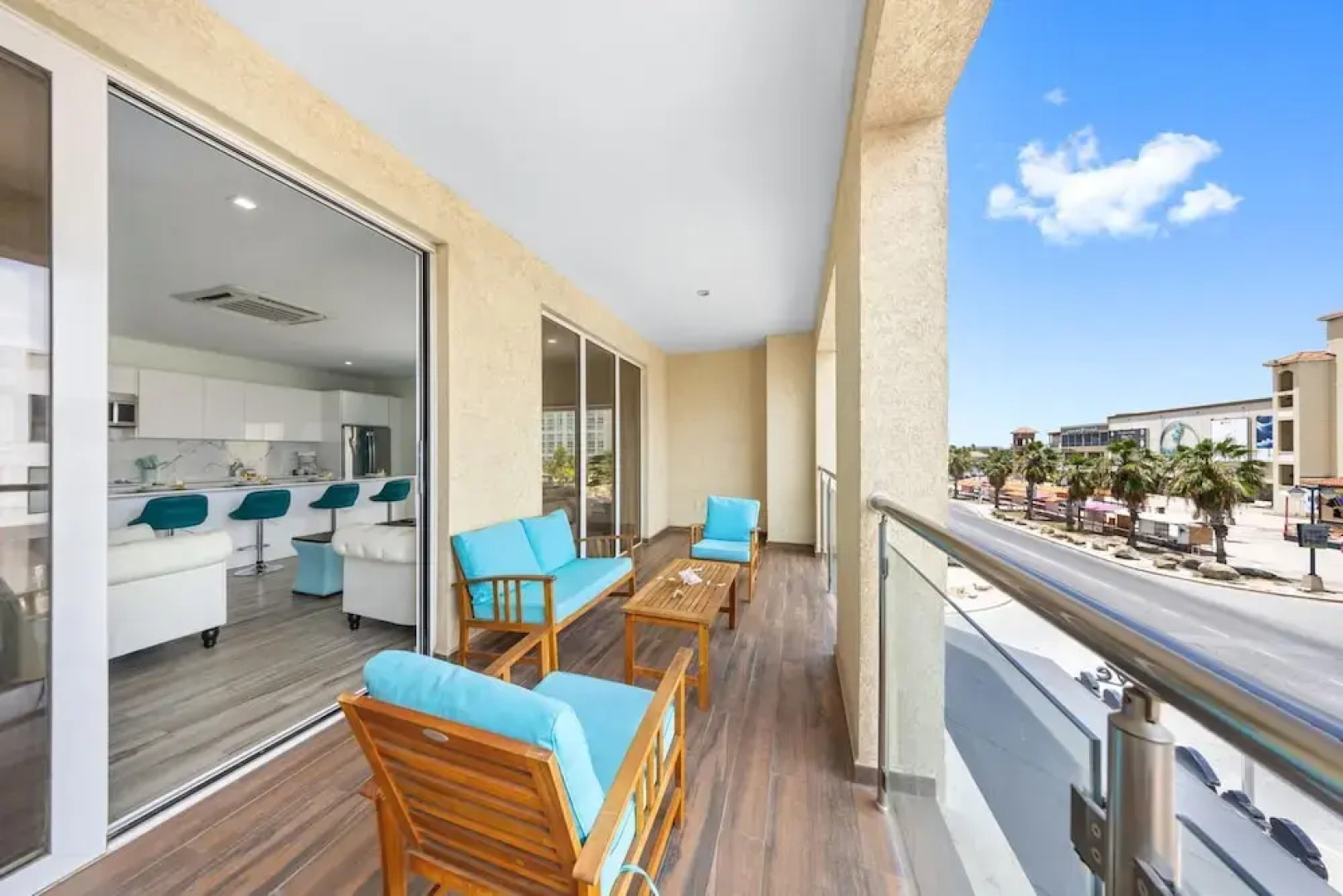 The Cove 106 in Palm Beach Aruba - Prime Location - Free Parking