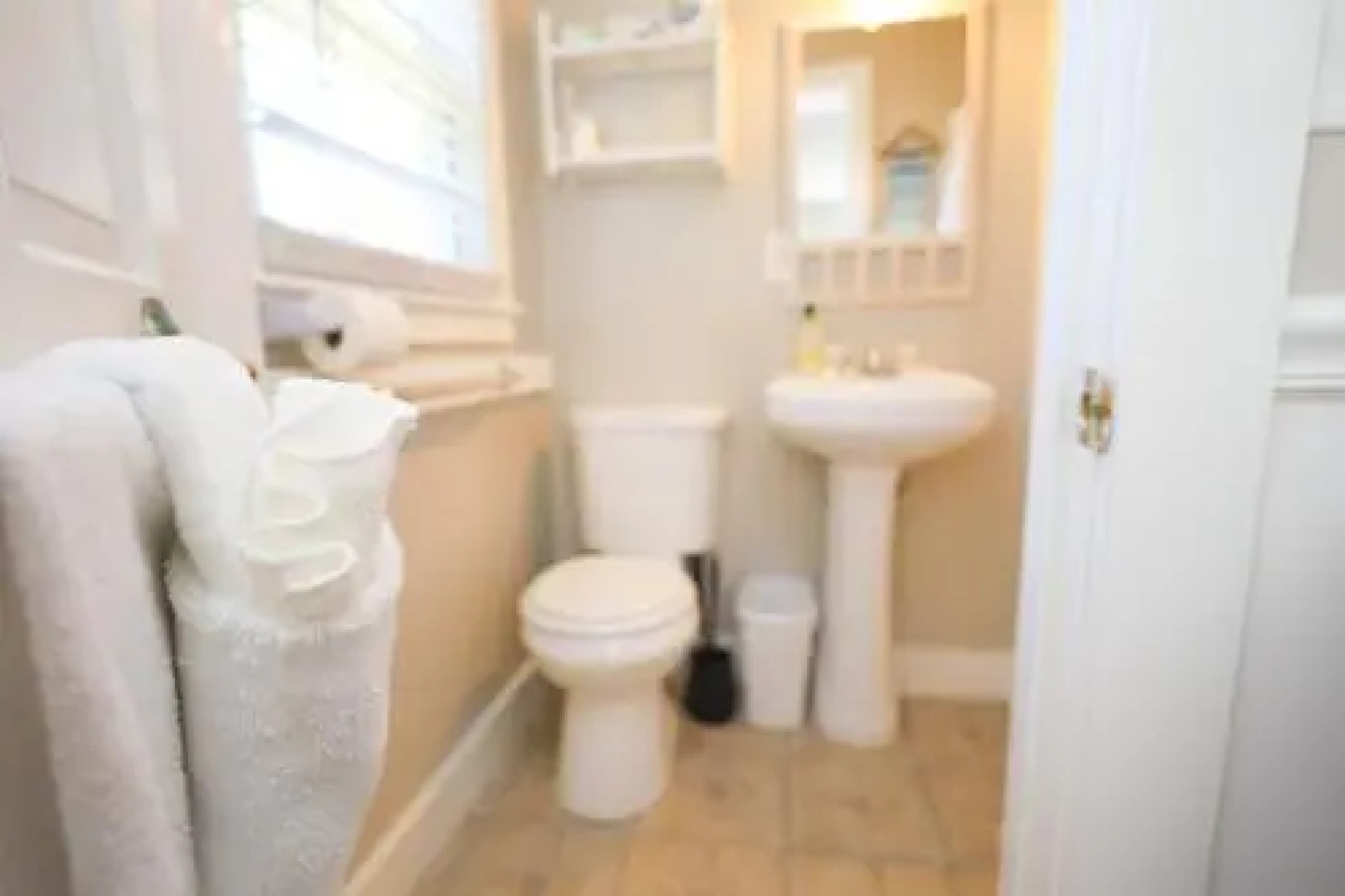 Allen Harbor Breeze Inn & Gardens