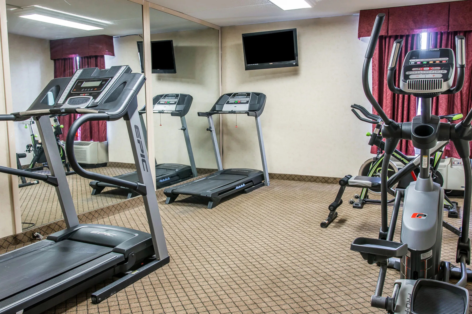 Clarion Inn & Suites Grand Rapids Airport