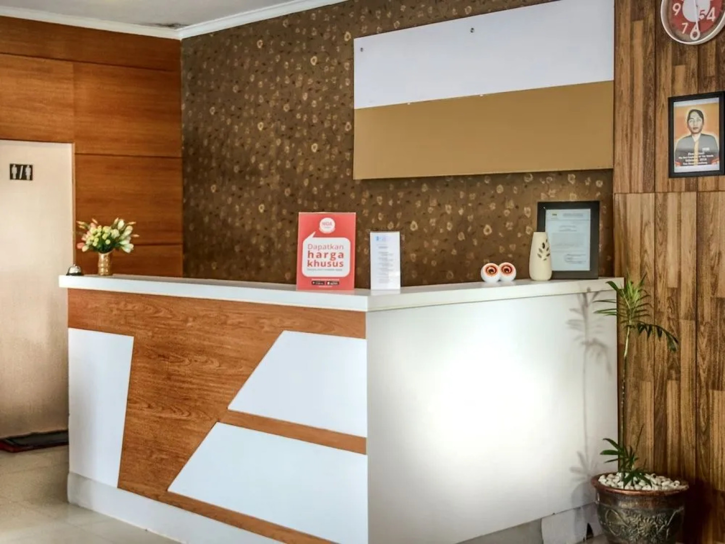 Ten House Guest & Resto by RedDoorz