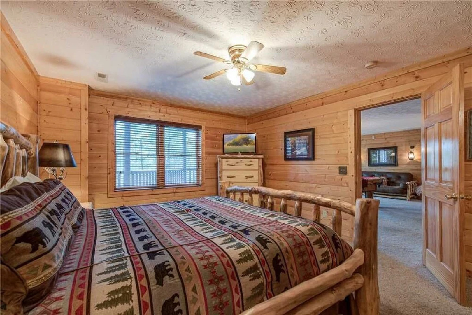 Dreamscapes 5 Bedroom Mountain View Home with Hot Tub