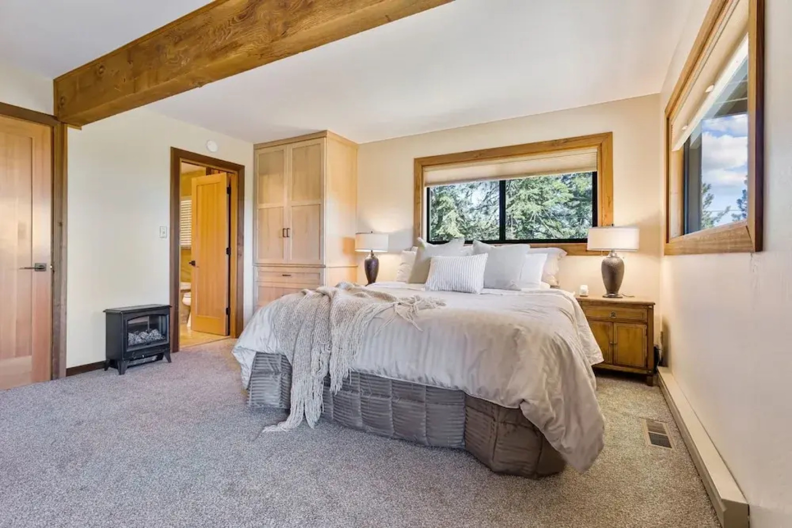 AMAZING VIEWS- MODERN HOME- SH #14 by Bear Valley Vacation Rentals