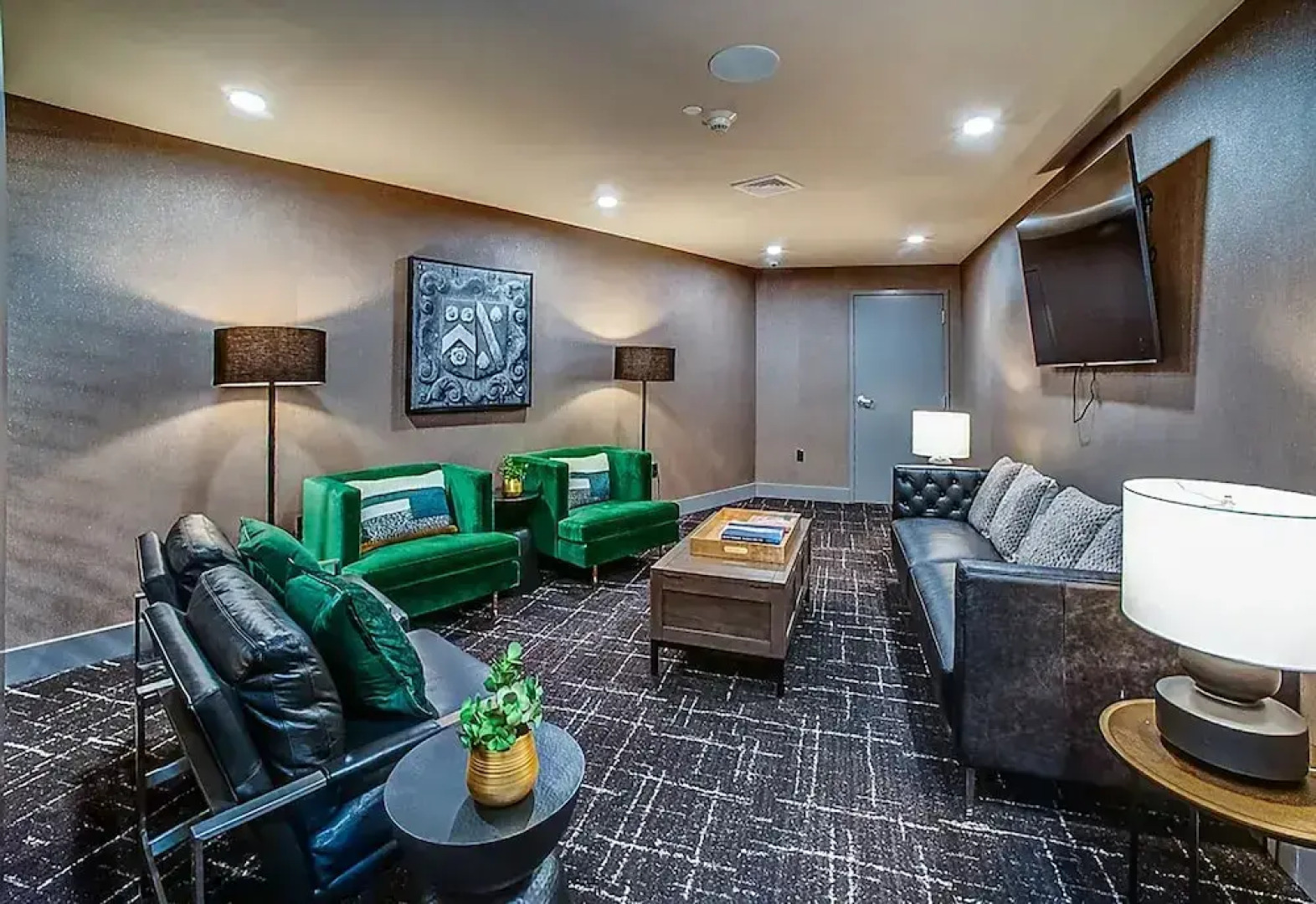 Luxury Furnished Apartments by Hyatus Downtown at Yale