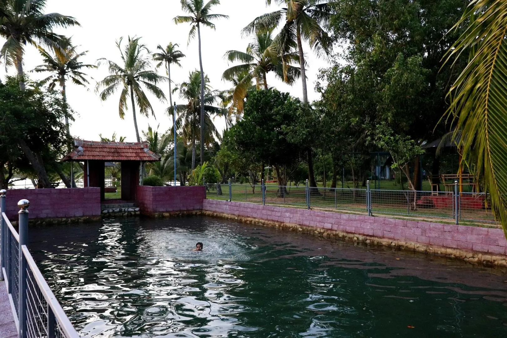 Lake n River Resort  Munroe Island