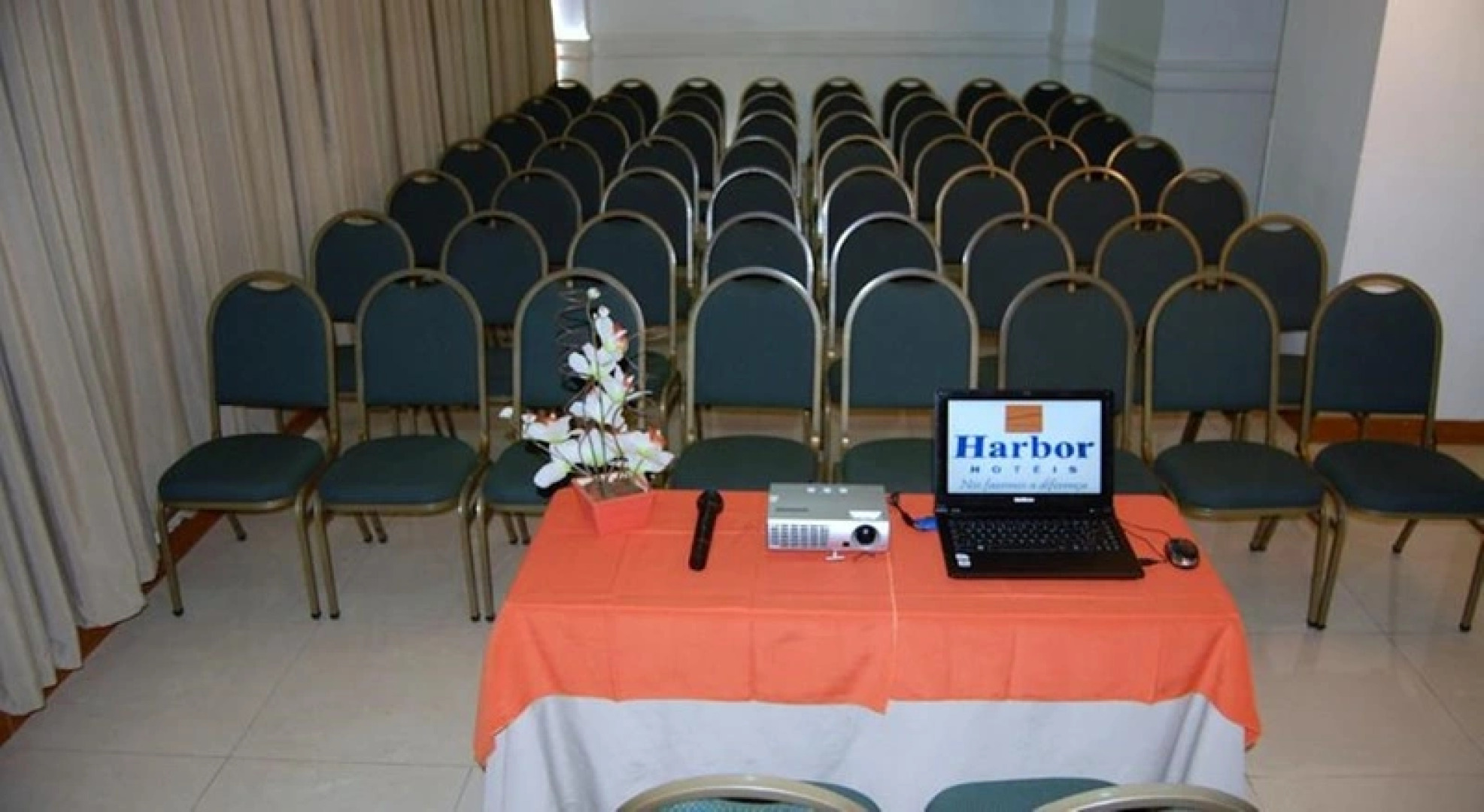 Harbor Regent Suites