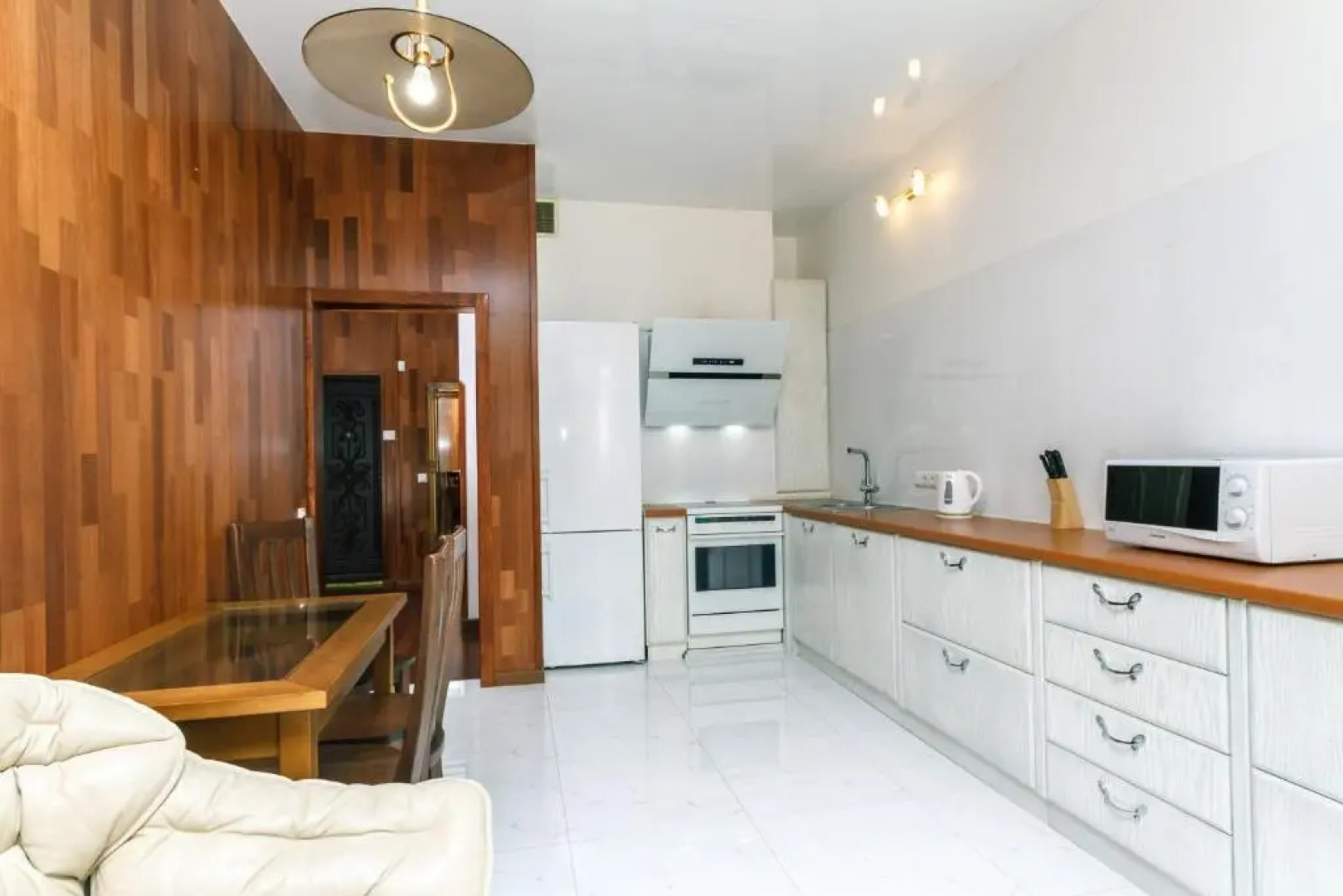 New building near Arena City Lesi Ukrainky 7a