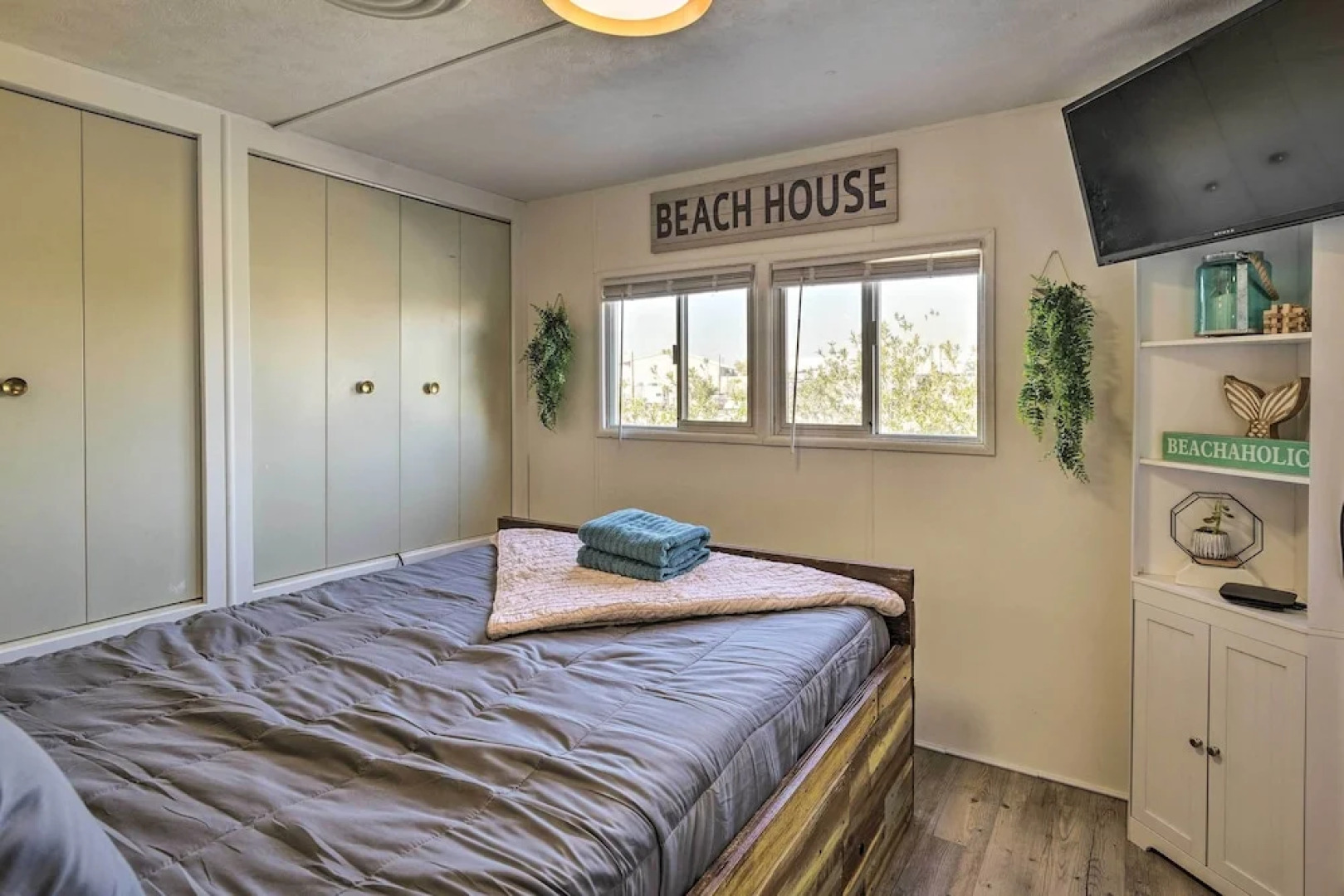 < 1 Mi to Lake Havasu: Pet-friendly Home