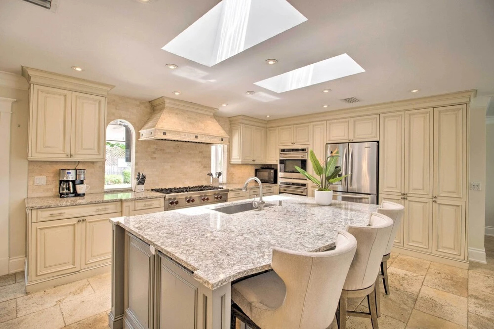2 Mi to Dtwn: Luxury Getaway in Palm Beach Gardens