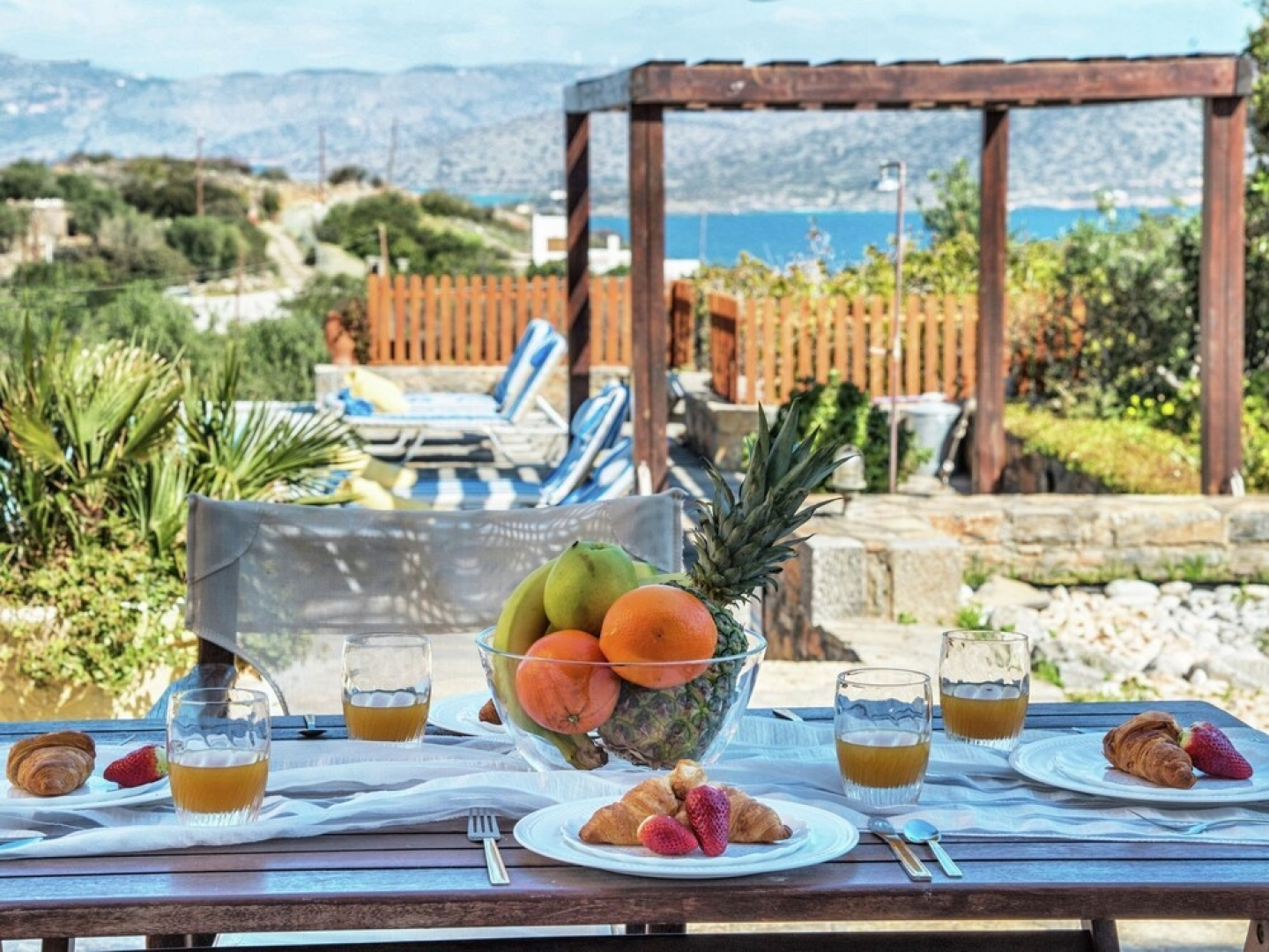 Spacious Villa near Sea in Elounda