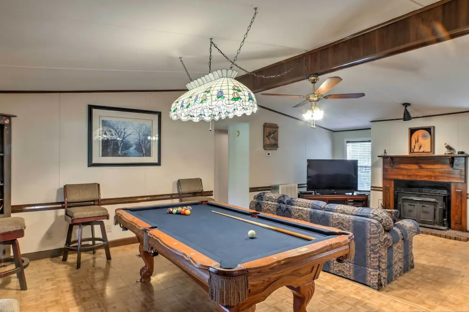 Ooltewah Cabin w/ Grill, Pool Table & Porch!