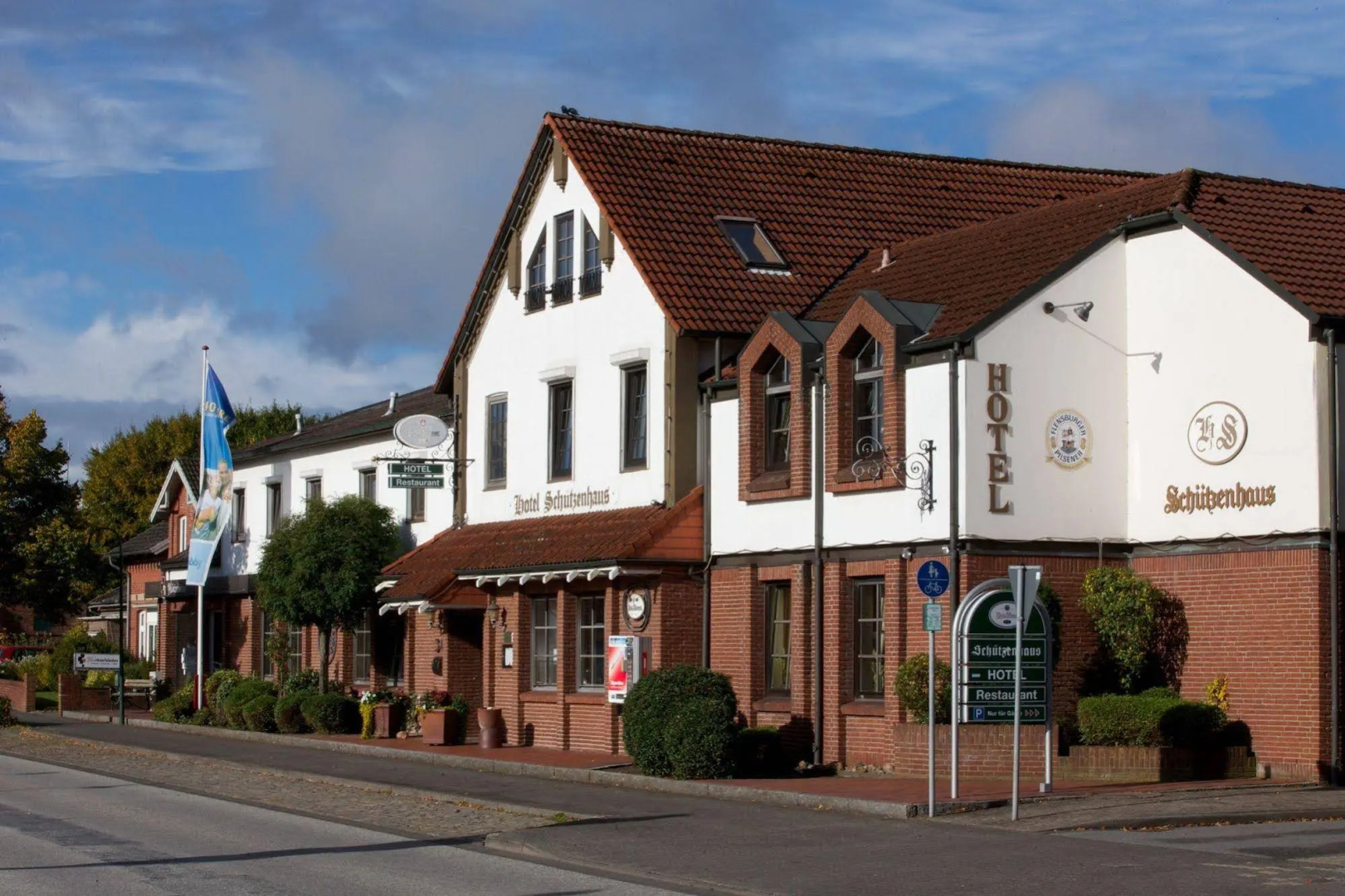 Hotel, Restaurant und Weinhandel Weinbek