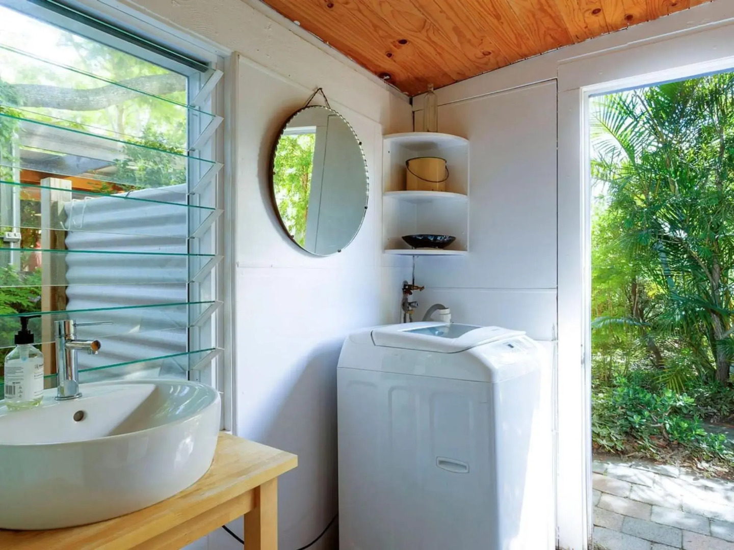 Witts Oasis Two traditional Tea Gardens cottages