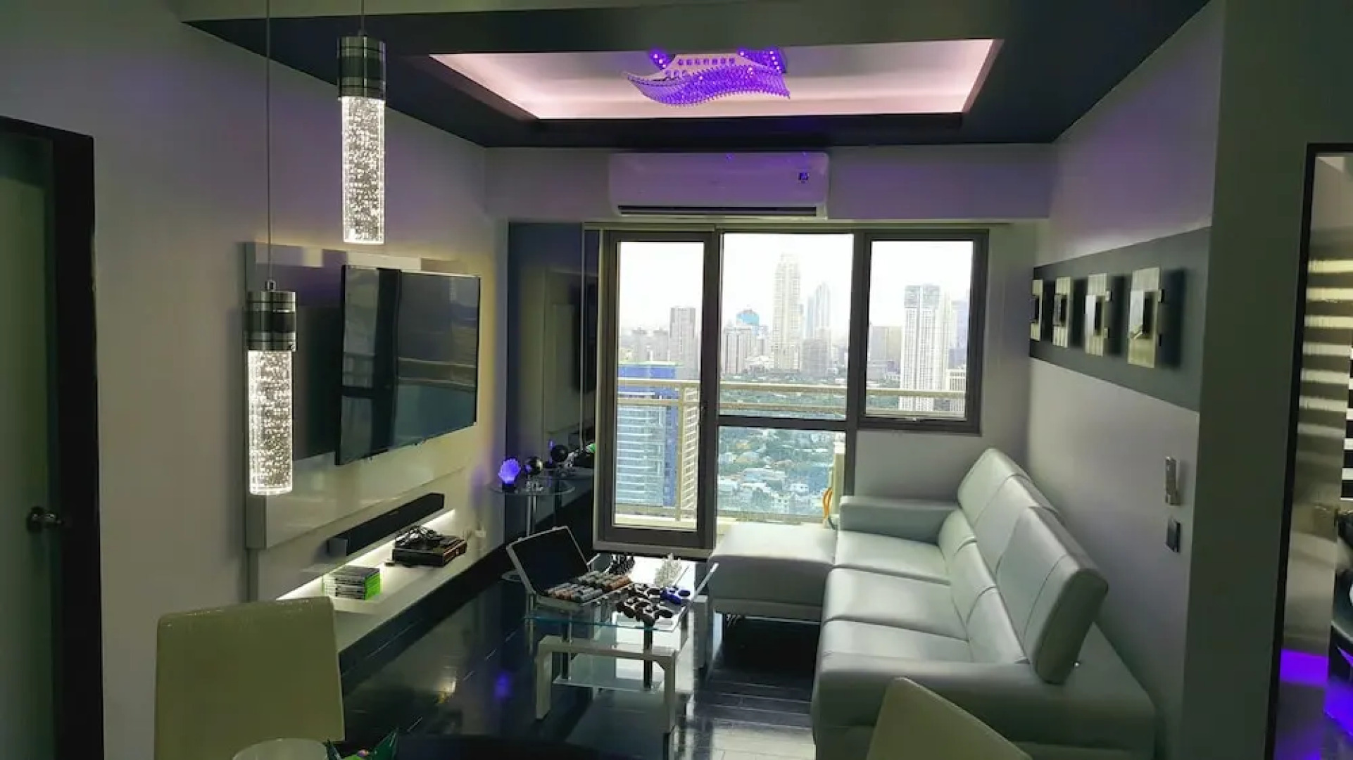 Lower Penthouse Unit in Acqua Residences