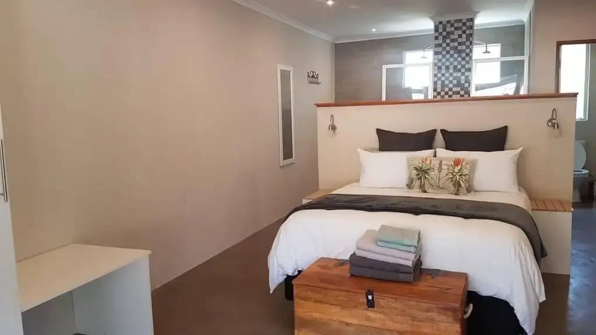 Rocky Hollow Guest Farm