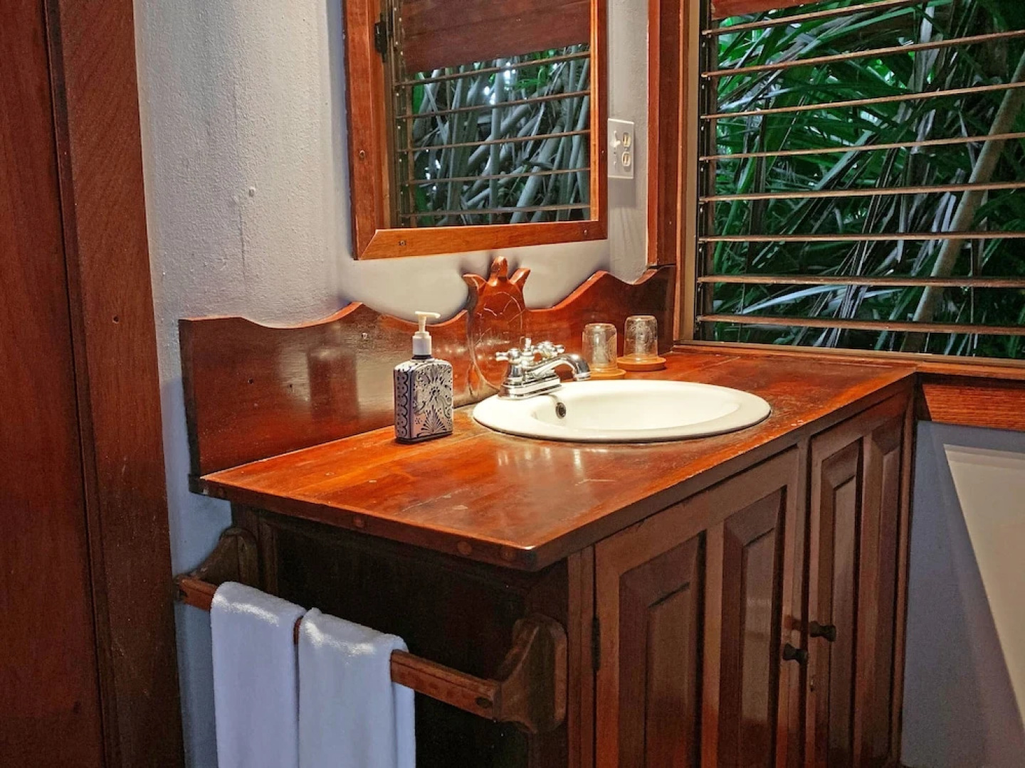 Casa Cayuco Eco-Adventure Lodge