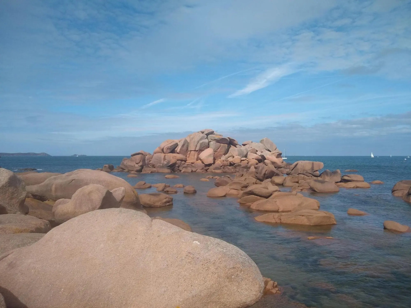 Comfortable Bungalow, Pink Granite Coast