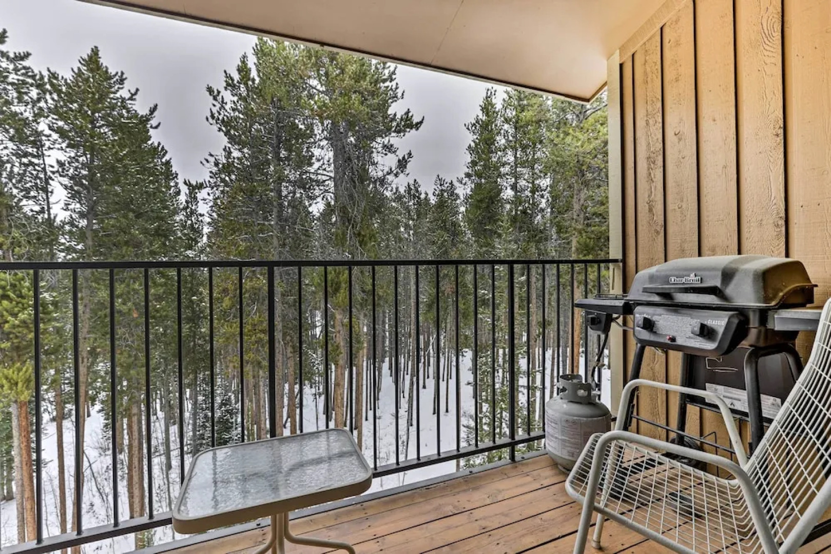 Winter Park Condo w/ Hot Tub, 3 Mi to Slopes!