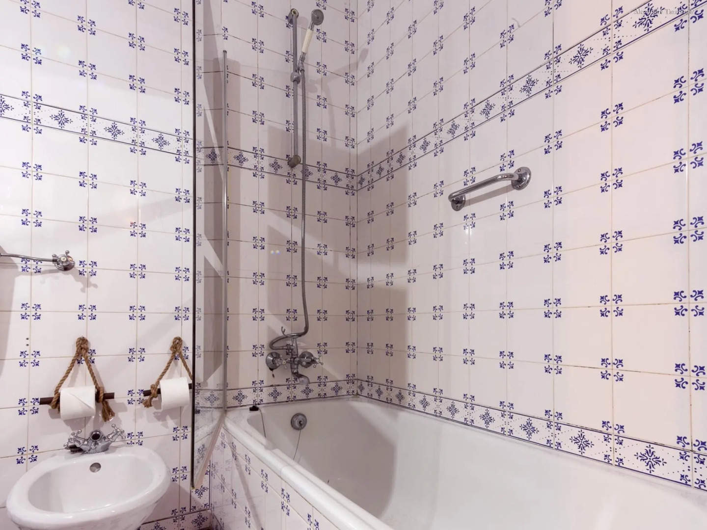 A18 - Chimney Townhouse in Historic Center